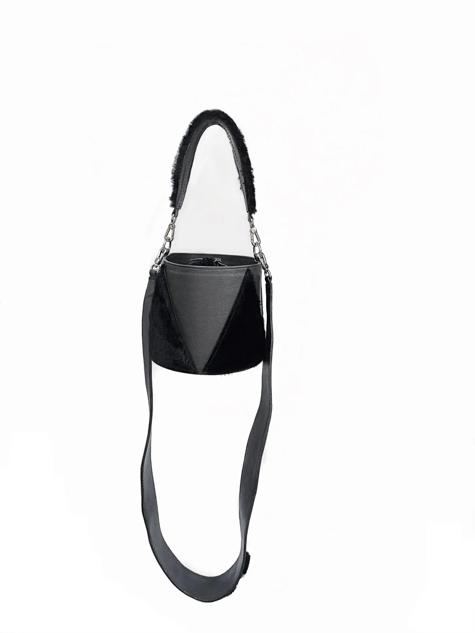 BLACK FUR LEELY CHUNKY BUCKET BAG