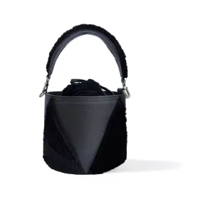 BLACK FUR LEELY CHUNKY BUCKET BAG