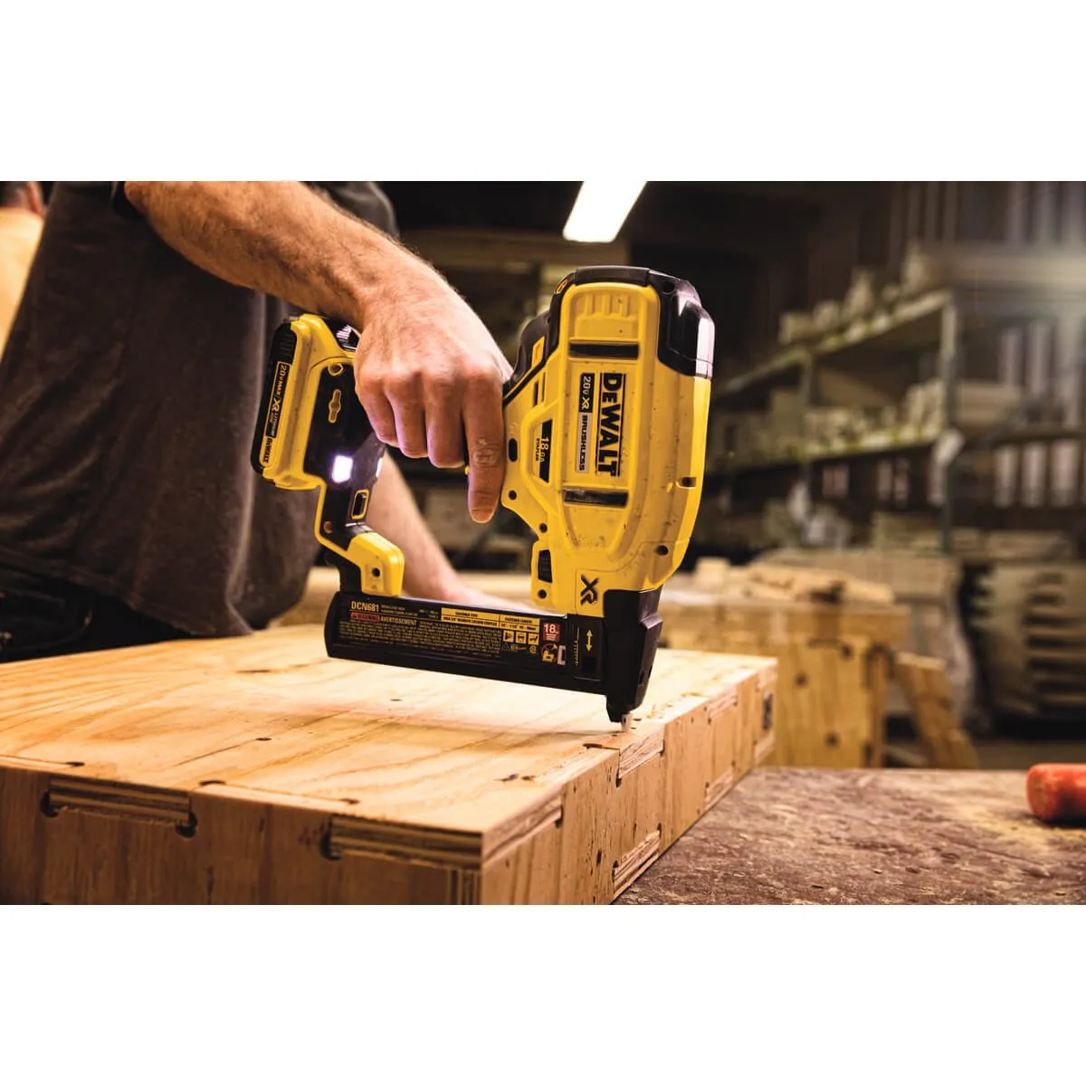 Dewalt DCN681D1 - 20V MAX 18GA NARROW CROWN STAPLER KT