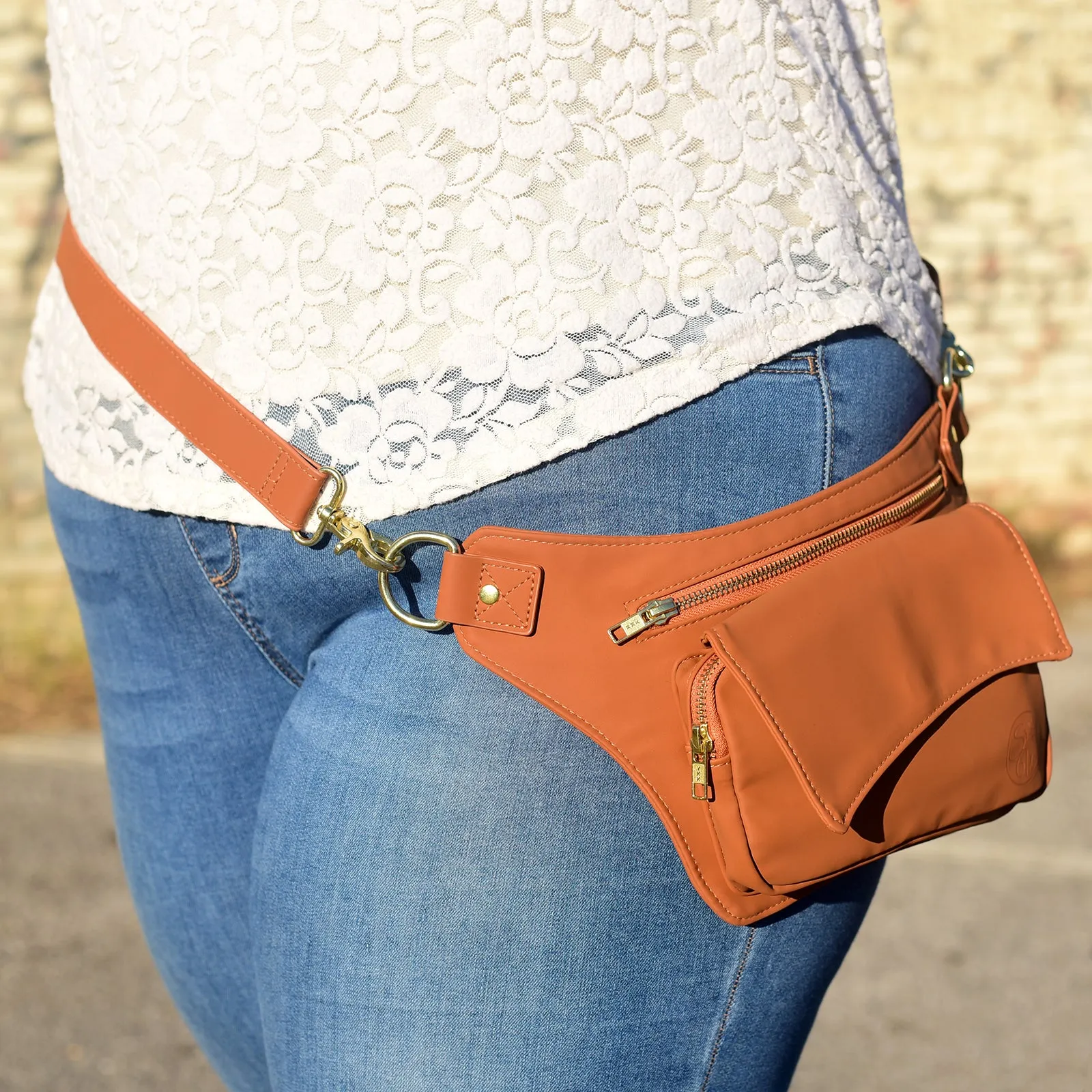 Saddle Brown Vegan Leather Hip Bag (Gold)